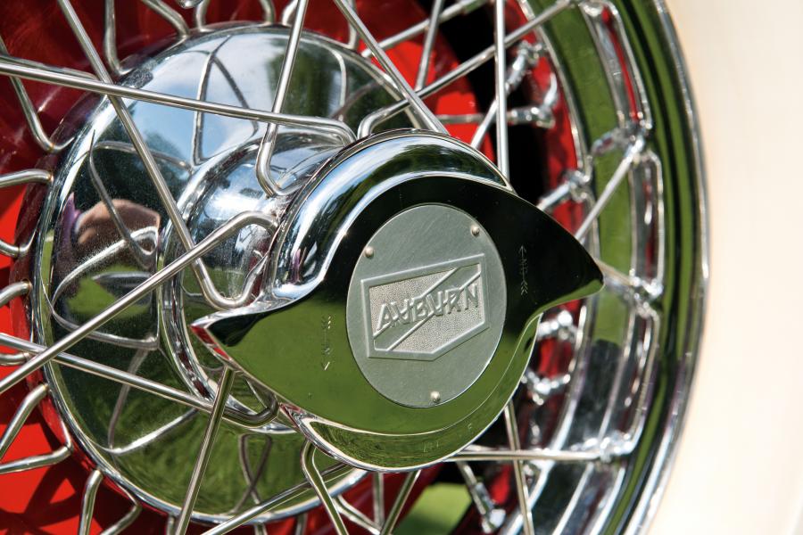 Колеса Auburn 8-98 Boattail Speedster 1931 года  (фото 22 из 37)